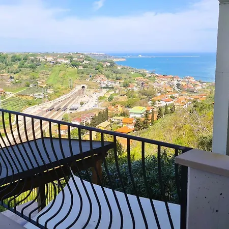 לינה וארוחת בוקר Il Nido 4*